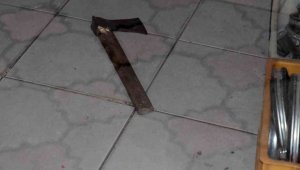 Esnaftan baltalı bıçaklı kavga: 3 yaralı