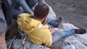 Yüz metre yüksekte mahsur kaldı 