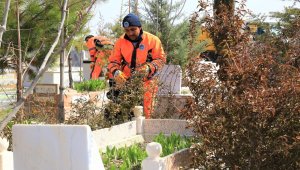 Battalgazi'deki mezarlıklarda ramazan temizliği