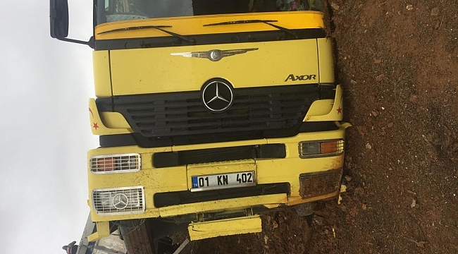 Tır şarampole devrildi: 1 yaralı 