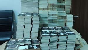 Toplatma kararı bulunan ve bandrolsüz kitaplara el konuldu