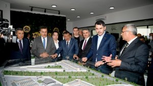 Bakan Kurum, dünya kayısı ticaret merkezinde incelemelerde bulundu