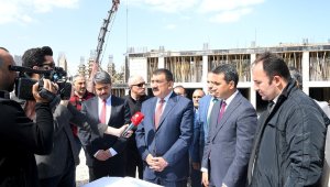 Gürkan inşaatı devam eden yemek ve ekmek fabrikalarını gezdi