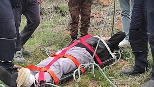 Dağlık alanda ayağı kırılan şahsı AFAD kurtardı