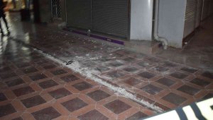 Duvarlarında çatlama meydana gelen iş hanı polisi alarma geçirdi