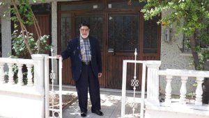 Gündüz vakti apartmanın kapısını çaldılar