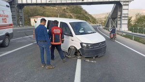 Kontrolden çıkan minibüs kaza yaptı