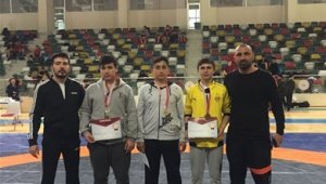 Malatyalı güreşçilerin Türkiye Şampiyonası sevinci