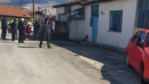 Otomobilin çarptığı çocuk kurtarılamadı 