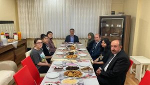 Vali Baruş sahipsiz çocuklara sahip çıktı