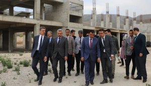 Yapımı devam eden spor tesislerini incelendi