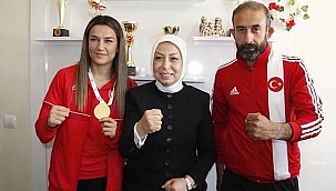 AK Partili Çalık, dünya şampiyonunu ziyaret etti 