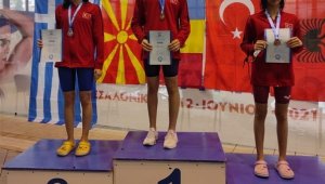 Malatyalı 2 yüzücüden 2 madalya