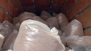 Tırda tonlarca tütün ele geçirildi