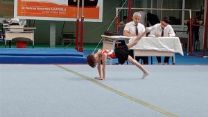 Jimnastik şampiyonası çekişmeli geçti