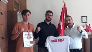 Lise öğrencilerinden boksta büyük başarı