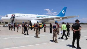 Bin 135 kaçak göçmen sınır dışı edildi