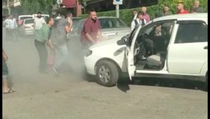 Seyir halindeki araç alev aldı