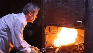 45 yıldır demire şekil veriyor