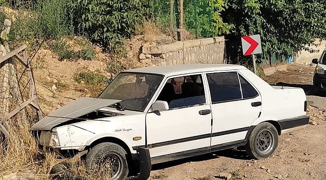 Malatya'da otomobil bahçe korkuluklarına çarptı: 3 yaralı