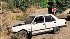Malatya'da otomobil bahçe korkuluklarına çarptı: 3 yaralı