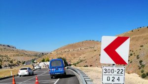 Saman yüklü kamyon devrildi: 1 ölü