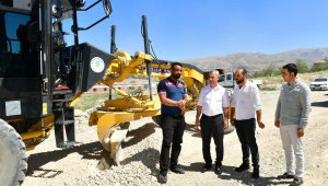 Yeşilyurt'ta sanayi alanlarının yollarını konforlu hale getiriliyor