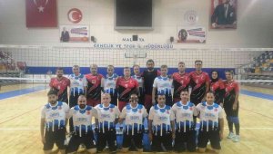 Eğitimciler kupayı kaptı