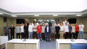 Güder YKS'de başarılı öğrencileri ödüllendirdi