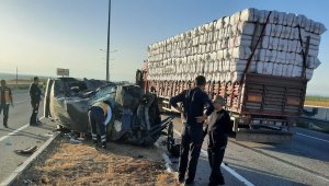 Kontrolden çıkan araç karşı şeride geçti: 2 ölü