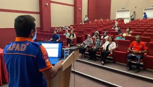 Sağlıkçılara afet eğitimi