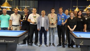 Yeni bilardo salonunda ilk şampiyona