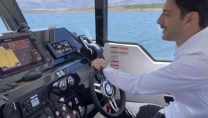 Yeni kaymakam teknede dümene geçip denetim yaptı