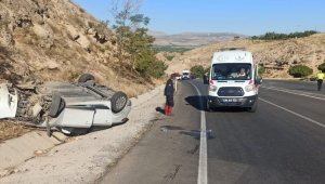 Karşı şeride geçti : 3 yaralı