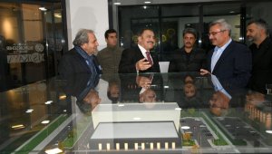 Eroğlu'ndan Dünya Kayısı Ticaret Merkezine övgü