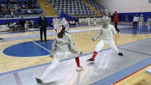 Kılıçları bölge şampiyonluğu için çektiler