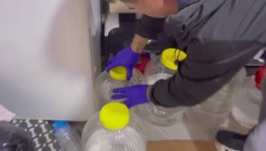 Laboratuvar gibi sahte içki atölyesi