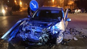 Malatya'da iki otomobil çarpıştı: 1'i ağır 3 yaralı