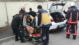 Otomobil duvara çarptı: 1 yaralı