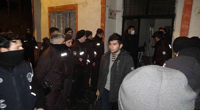 Malatya'da bir evde 35 düzensiz göçmen yakalandı