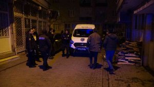 Yatağında kanlar içerisinde bulundu