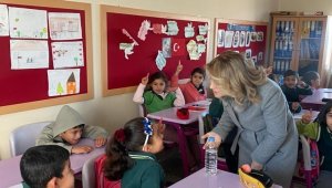 Öğrencilere kitap ve kırtasiye seti