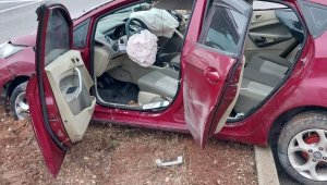 Otomobil ile tır çarpıştı: 2 yaralı