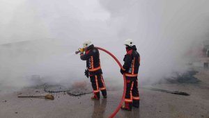Sebze halindeki yangında alevler gökyüzünü kapladı