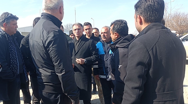 Bakan Ersoy, Tuşba Belediyesinin deprem bölgesindeki çalışmalarını inceledi