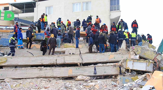 Depremin 3'üncü gününde Malatya'da arama kurtarma çalışmaları devam ediyor