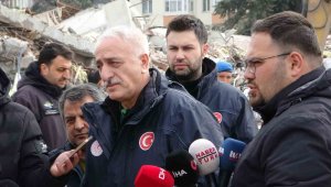 Enkaz kaldırma çalışmaları sürüyor