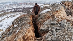 Malatya'da korkunç manzara: Deprem dağı ikiye böldü