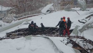 Malatya'da yoğun kar altında arama kurtarma çalışmaları sürüyor