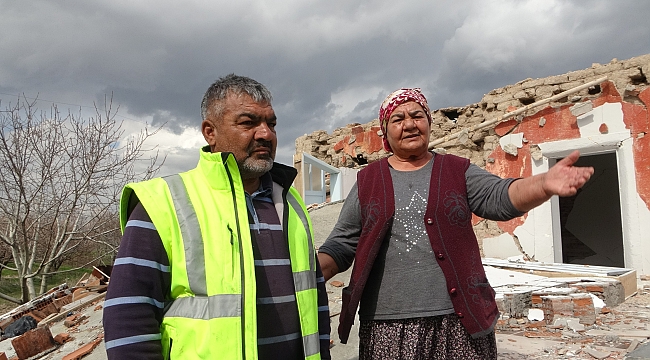 Depremde evi yıkılan Zehra teyzenin umudu 'kayısı' 